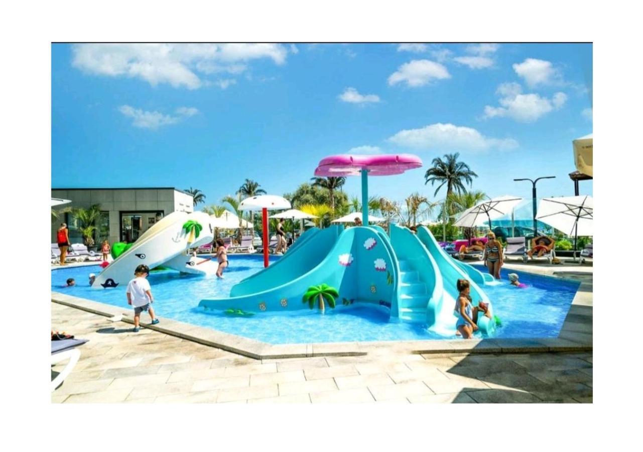 Purple Onyx - Pool & Spa Beach Resort Năvodari Esterno foto